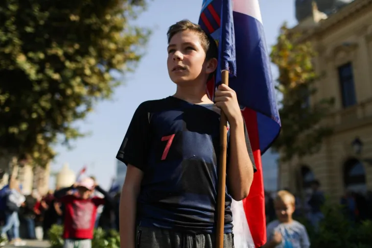 PROSVJED PROTIV VLASTI: U Vukovaru održan prosvjed zbog neprocesuiranja ratnih zločina