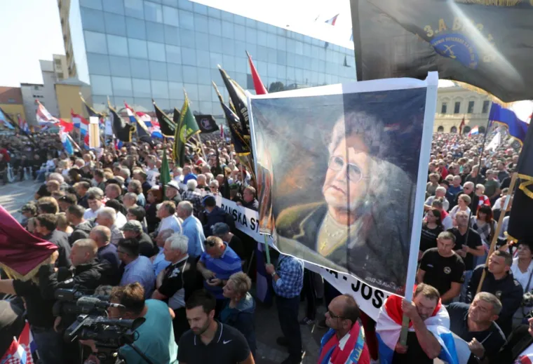 PROSVJED PROTIV VLASTI: U Vukovaru održan prosvjed zbog neprocesuiranja ratnih zločina