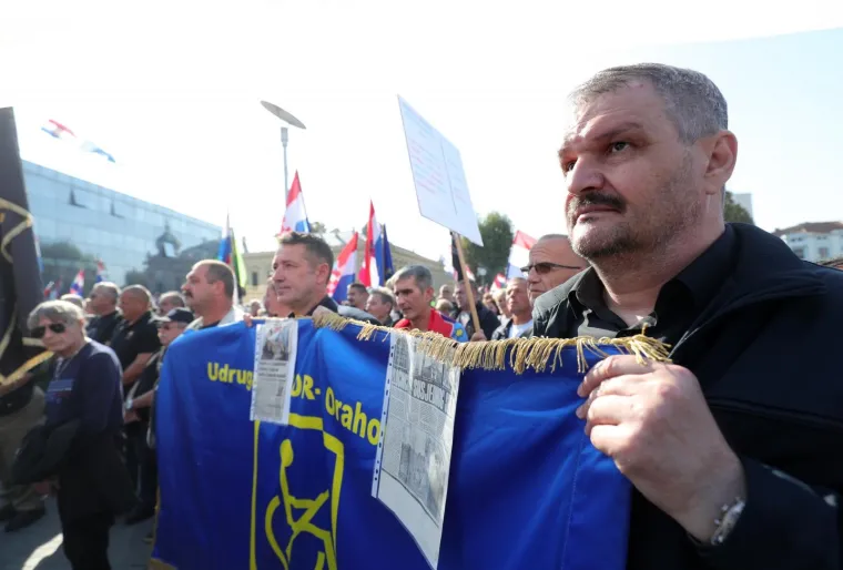 PROSVJED PROTIV VLASTI: U Vukovaru održan prosvjed zbog neprocesuiranja ratnih zločina