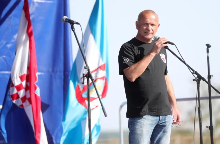 PROSVJED PROTIV VLASTI: U Vukovaru održan prosvjed zbog neprocesuiranja ratnih zločina