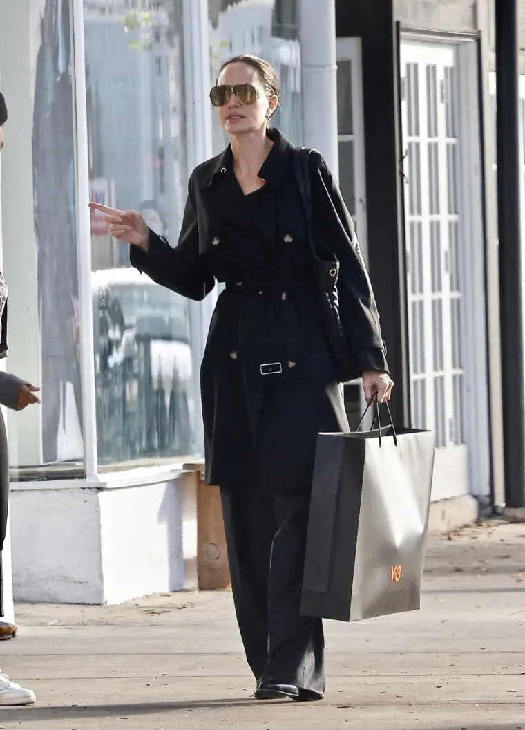 Angelina Jolie i njezina kći Zahara 'uhvaćene' ispred trgovine: Paparazzi doznali i što su radile ondje