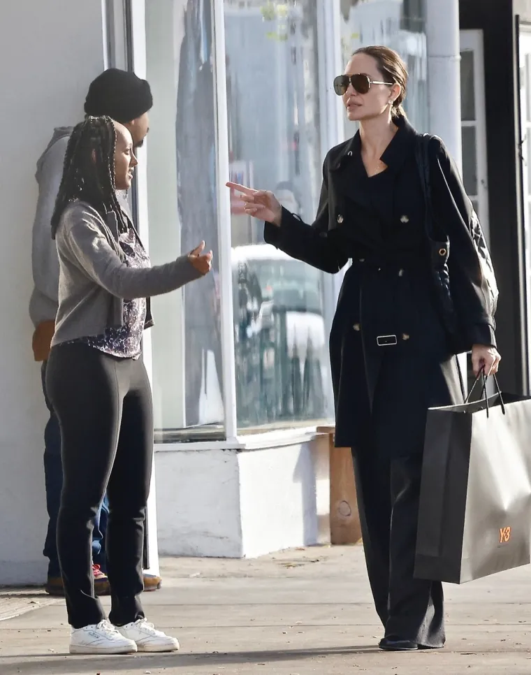 Angelina Jolie i njezina kći Zahara 'uhvaćene' ispred trgovine: Paparazzi doznali i što su radile ondje