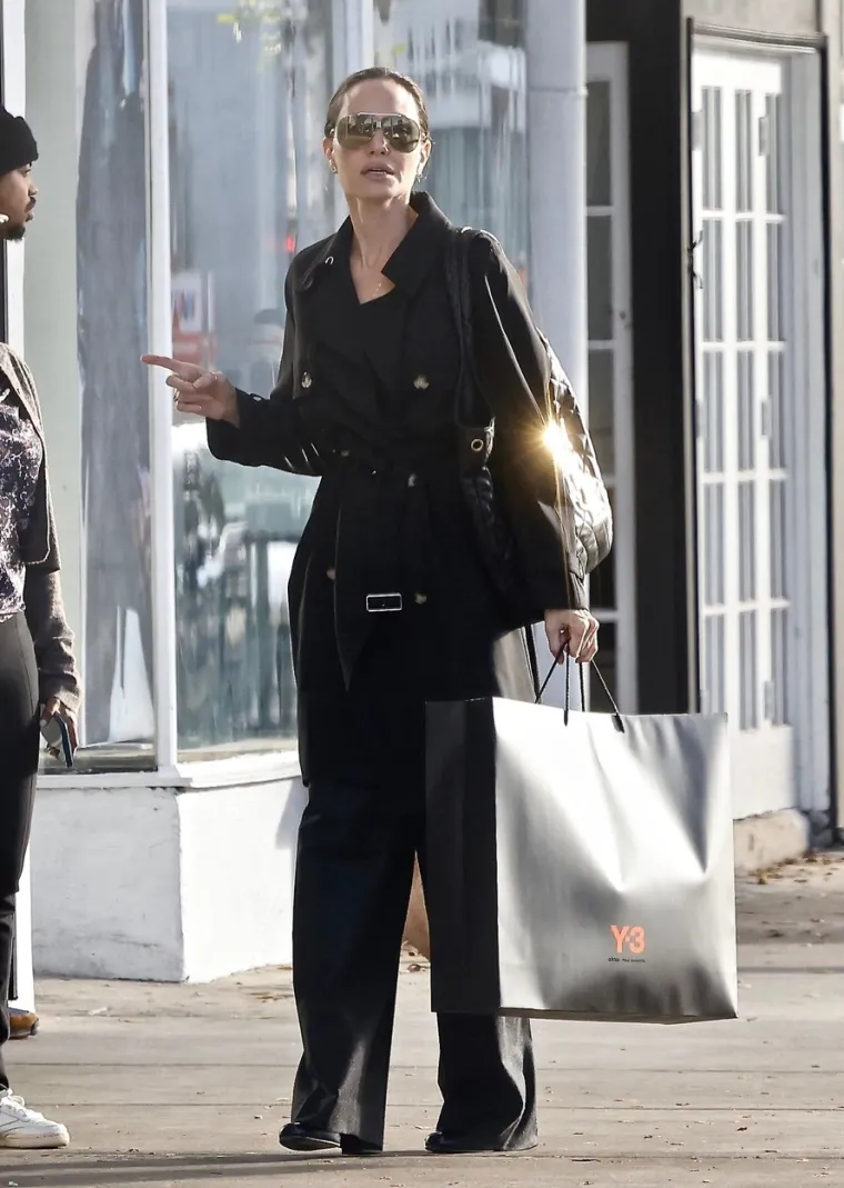 Angelina Jolie i njezina kći Zahara 'uhvaćene' ispred trgovine: Paparazzi doznali i što su radile ondje