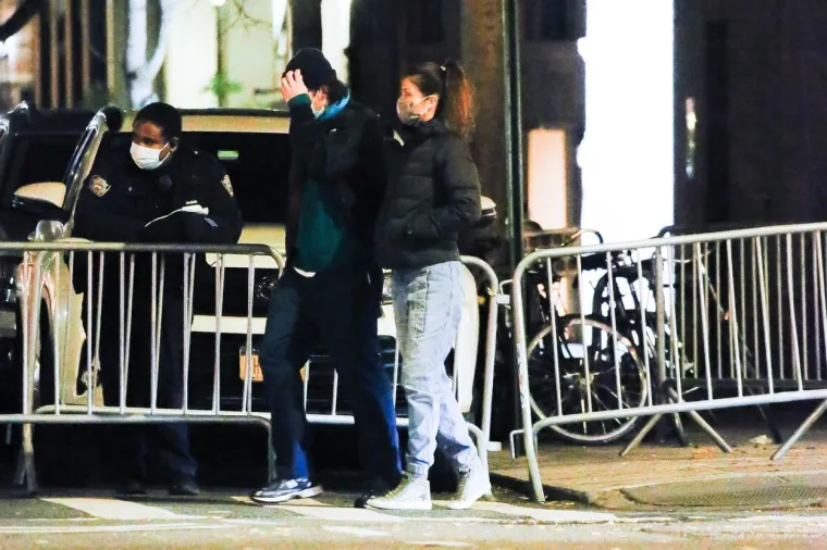 Paparazzi su uhvatili top model Helenu Christensen (51) kako odlazi s večere s misterioznim muškarcem u New Yorku. Par je izgledao dosta blisko, a ostatak večeri proveli su šetajući se. Foto: Profimedia