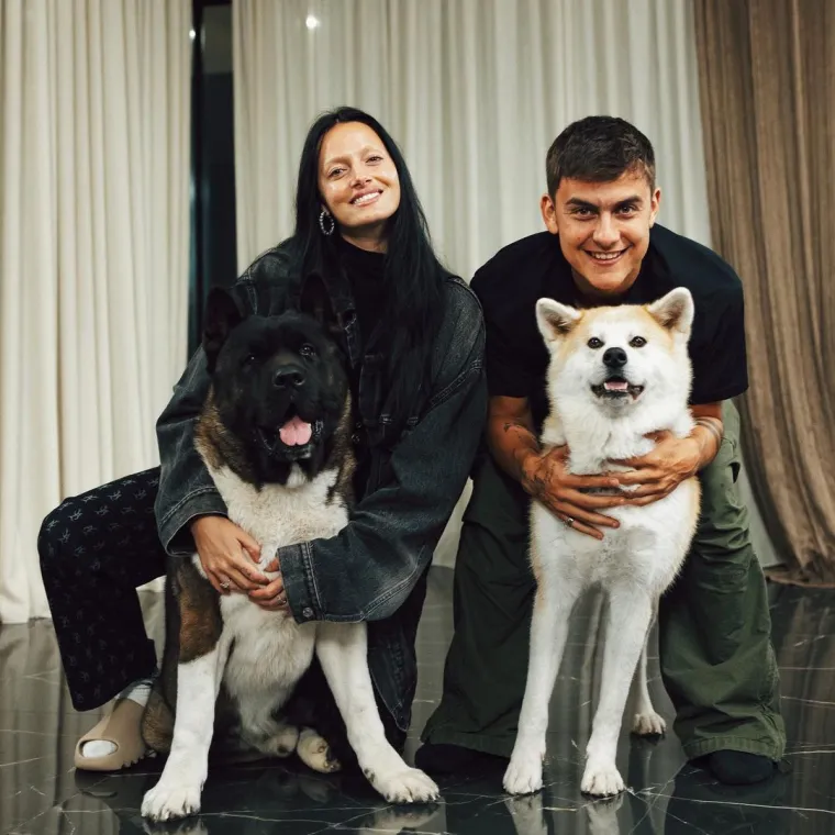 Orianu Sabatini mnogi nazivaju &quot;argentinskom Katy Perry&quot;, a partnerica je Paula Dybale. Bavi se modelingom, glumica je i pjevačica.
