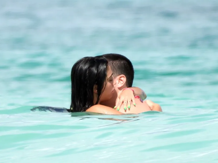 Madonnina kćer Lourdes Leon uživala je sa svojim dečkom na plaži u Tulumu. Par je izmjenjivao nježnosti, a pri tome se nisu obazirali na znatiželjne poglede i paparazze. Foto: Profimedia