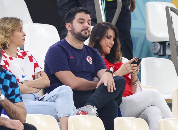 E pa njih rijetko kad imamo priliku vidjeti: Supruga i sin izbornika Dalića pojavili se na tribinama