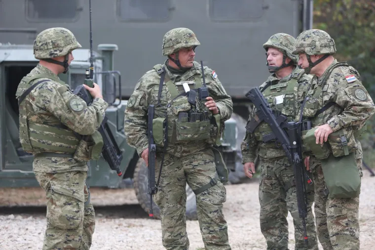 SLUNJ: Na vojnom poligonu Eugen Kvaternik održana je vojna vježba Velebit 18