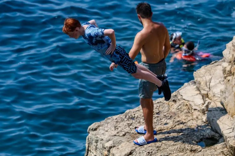 Isklesana tijela, vratolomije i adrenalin: Ovo hrvatskom mjesto je hit među turistima
