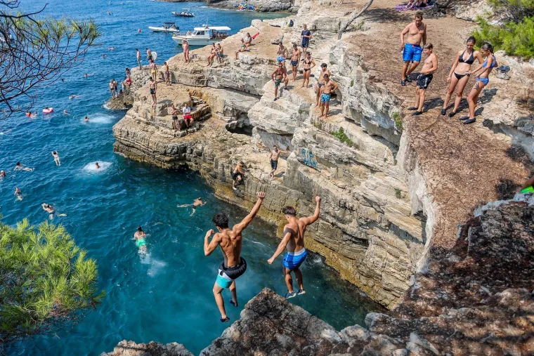 Isklesana tijela, vratolomije i adrenalin: Ovo hrvatskom mjesto je hit među turistima