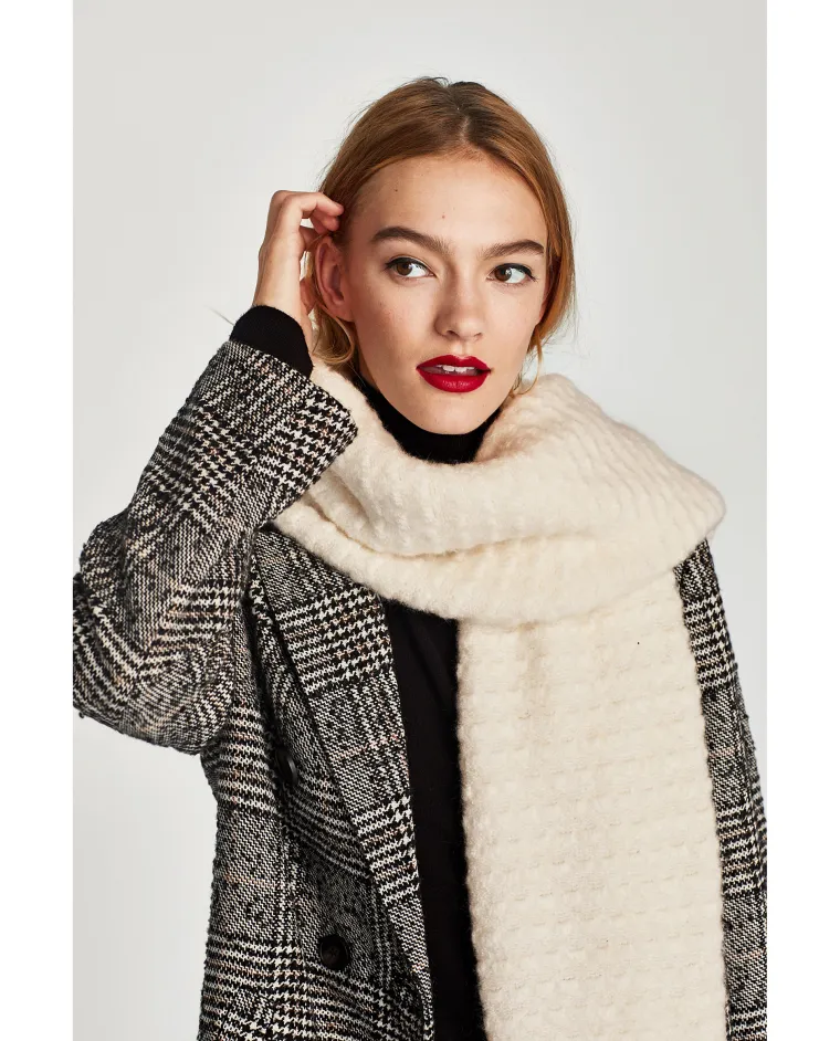 Bijeli šal s teksturom, Zara, 149,90 kuna