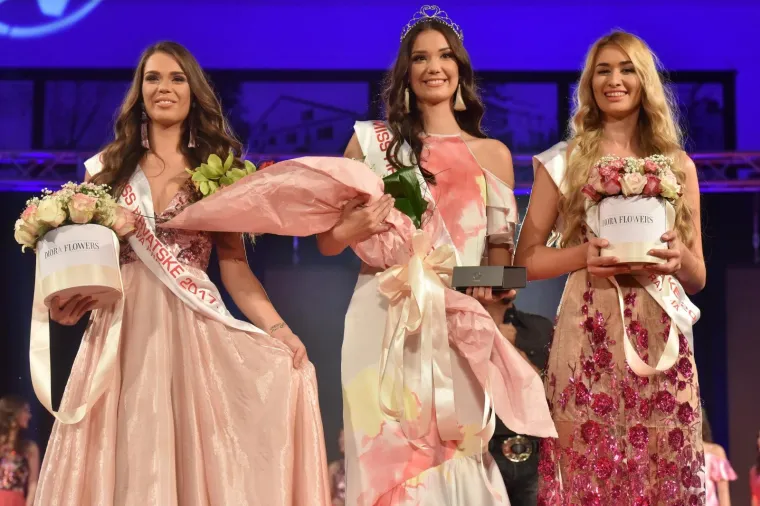 Druga pratilja je Valentina Jackiv, Miss Brodsko-posavske županije.