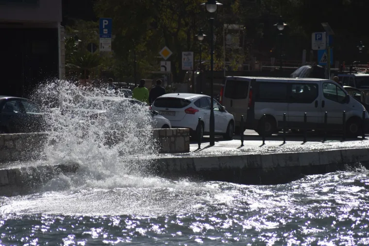 Jugo oštetilo dio zida rovinjske rive 30.10.2018., Rovinj - Jugo ostetilo dio zida rovinjske rive