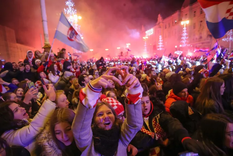 Doček Vatrenih: Navijači na Trgu bana Josipa Jelačića