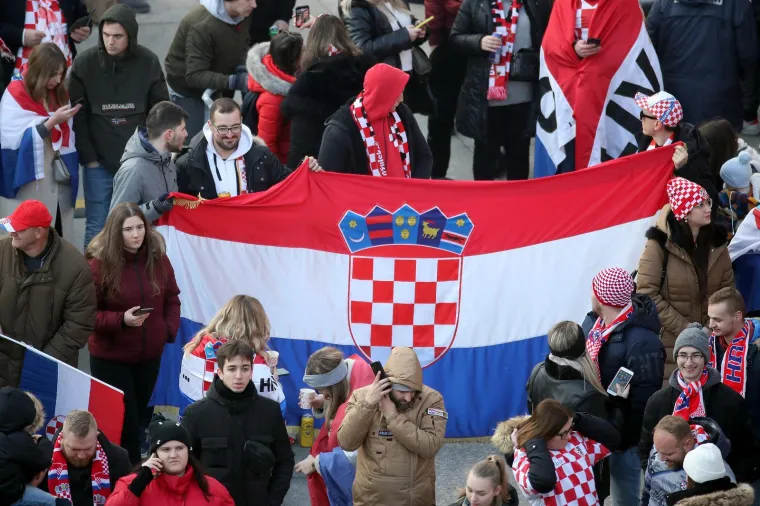 Doček Vatrenih: Navijači na Trgu bana Josipa Jelačića