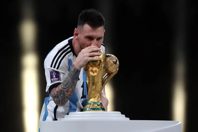 GALERIJA Messi izljubio šampionski pehar: Argentina uz vatromet proslavila naslov prvaka