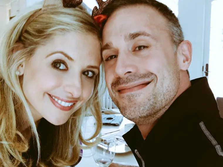 Dugogodišnju vezu s glumcem Freddiejem Prinzeom Jr.-om, Sarah je započela 2000. godine, a godinu kasnije okrunili su ju zarukama. Vjenčali su se u rujnu 2002. u Meksiku, netom nakon što su završili snimanje filma &apos;Scooby-Doo&apos; i danas imaju dvoje djece – kćer Charlotte i sina Rockyja.