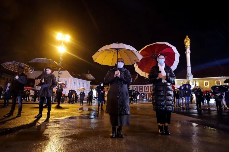 POLNOĆKE ZA VRIJEME PANDEMIJE: Ovako su izgledale mise na Badnjak u Hrvatskoj