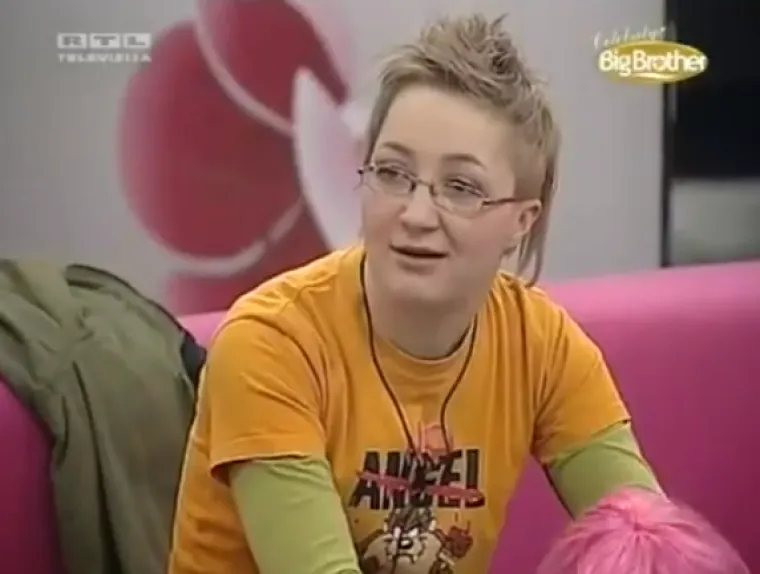 Kandidatkinja koja je svojim humorom podizala atmosferu u Celebrity Big Brotheru bila je Marina Orsag. Ova komičarka prva je ušla u kuću i dočekala je ostale sustanare, a tijekom ulaska je priznala: &quot;U kameru ću pričati fore da ih drugi zapišu jer ne smijem imati olovku i papir.&quot; Kasnije je Marina otkrila i nekoliko riječi o ostalim kandidatima, osobito o Ciganoviću...