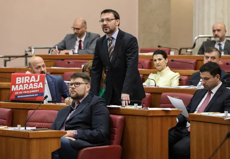 Žustar aktualac! Plenković odbio odgovoriti SDP-ovcu, Marasu opomena, Bulj premijeru donio mlijeko