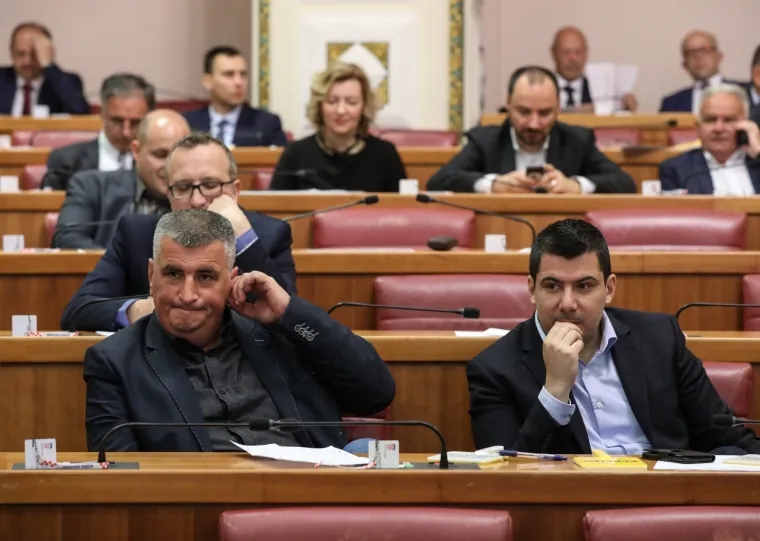 Žustar aktualac! Plenković odbio odgovoriti SDP-ovcu, Marasu opomena, Bulj premijeru donio mlijeko