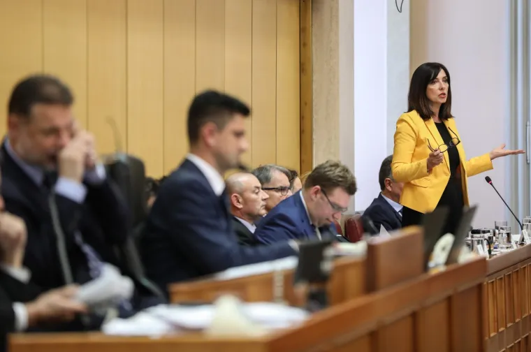 Žustar aktualac! Plenković odbio odgovoriti SDP-ovcu, Marasu opomena, Bulj premijeru donio mlijeko