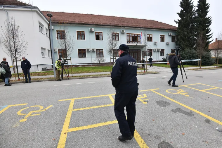 Ovako izgleda Centar za socijalnu skrb u koji je danas bačen Molotovljev koktel