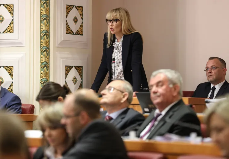 Žustar aktualac! Plenković odbio odgovoriti SDP-ovcu, Marasu opomena, Bulj premijeru donio mlijeko