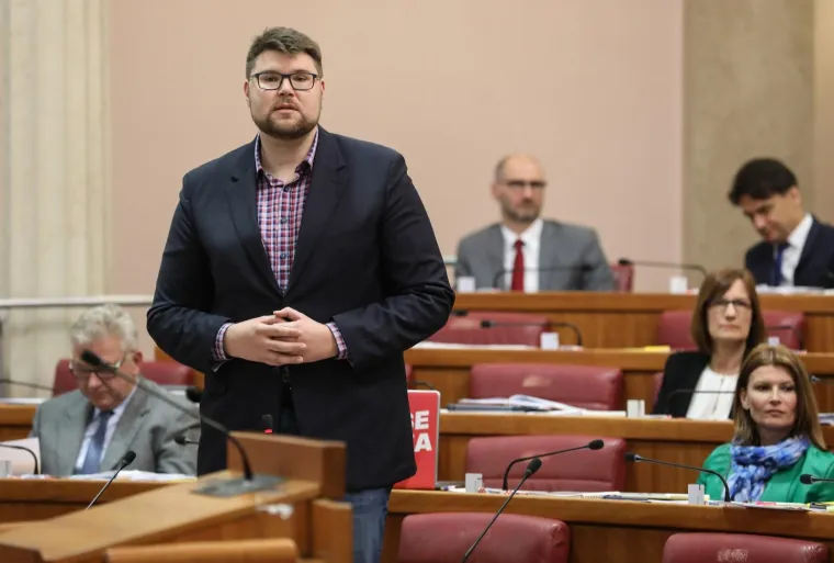 Žustar aktualac! Plenković odbio odgovoriti SDP-ovcu, Marasu opomena, Bulj premijeru donio mlijeko