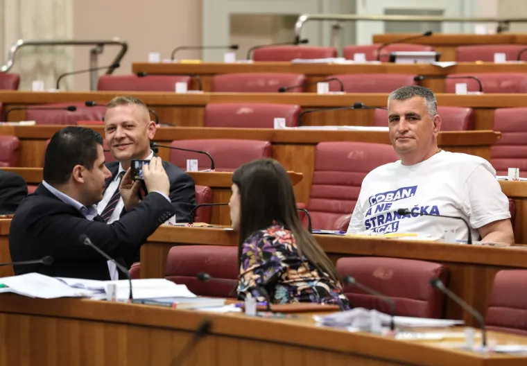 Žustar aktualac! Plenković odbio odgovoriti SDP-ovcu, Marasu opomena, Bulj premijeru donio mlijeko