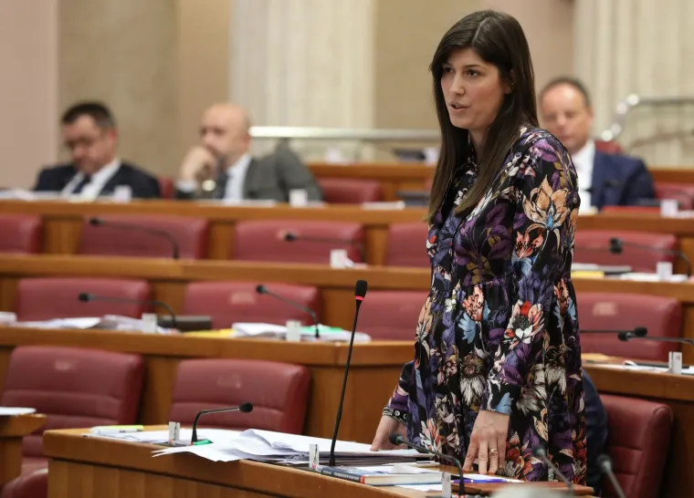 Žustar aktualac! Plenković odbio odgovoriti SDP-ovcu, Marasu opomena, Bulj premijeru donio mlijeko