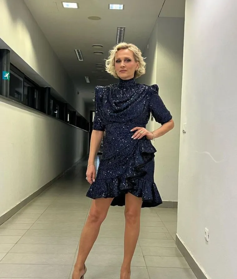 Vanna (51) se kroz godine nije pretjerano mijenjala, zadržala je svoju seksi figuru i frizuru koja je već godinama zaštitni znak ove fatalne plavuše.