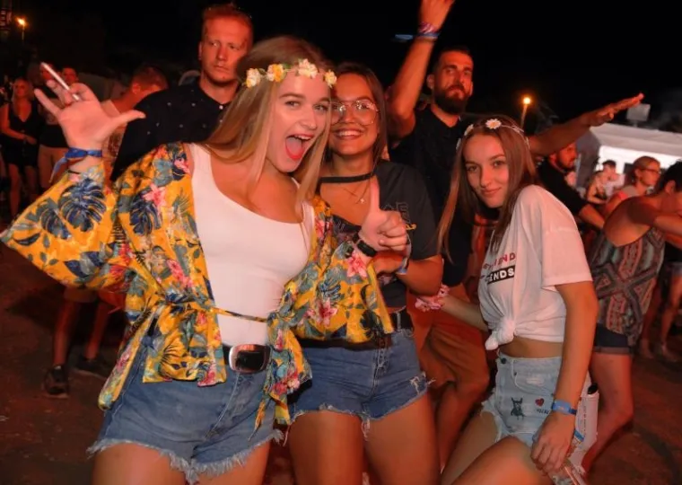 WILL SMITH I DJ JAZZY JEFF ZAPALILI POREČ: 'Princ iz Bel Aira' i njegov prijatelj rasplesali publiku, evo kako je bilo