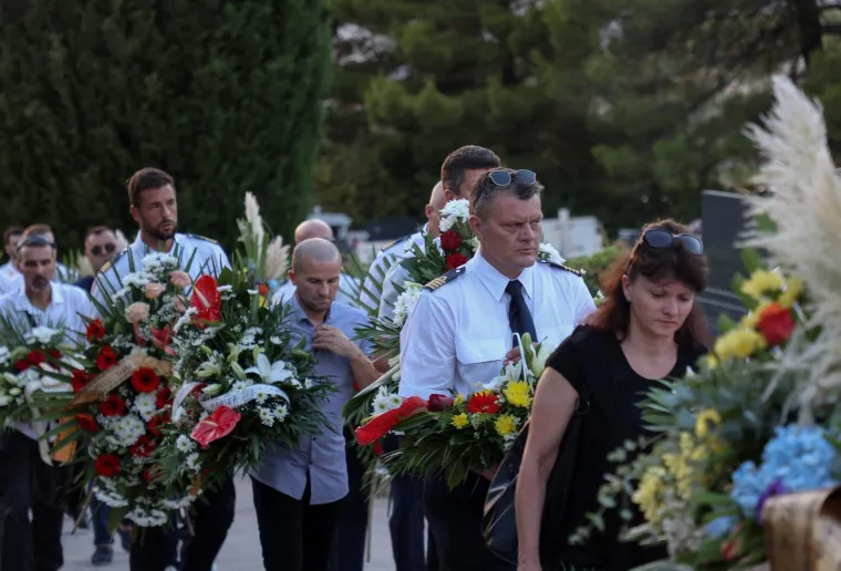 Solin se oprašta od poginulog kormilara Marka Topića: Oglasile se Jadrolinijine sirene