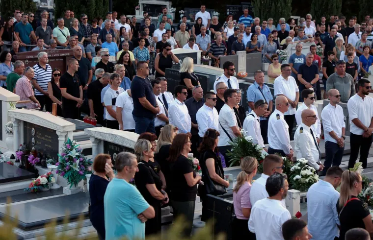 Solin se oprašta od poginulog kormilara Marka Topića: Oglasile se Jadrolinijine sirene