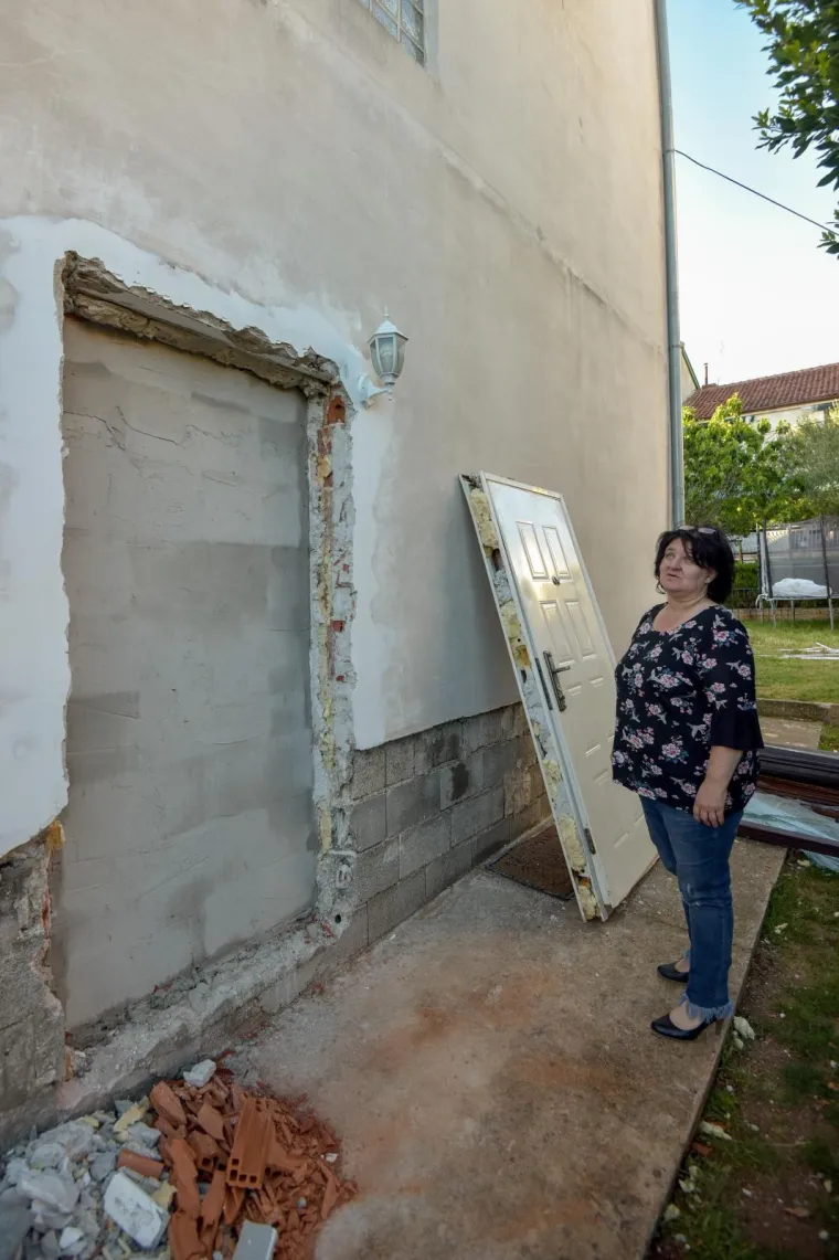 U Biogradu s psom zazidan muškarac u kuću jer nije htio van