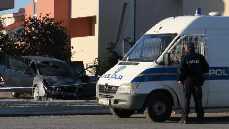 U Kaštel Starom izgorjela dva vozila