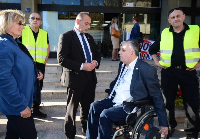 Zagreb: obilježavanje trogodišnjice početka prosvjeda branitelja ispred Ministarstva branitelja