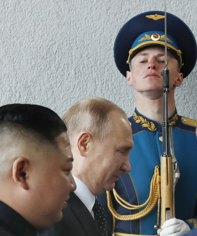 Vidno raspoloženi Putin poželio dobrodošlicu Kim Jong-Unu: 'Drago mi je vidjeti vas ovdje'
