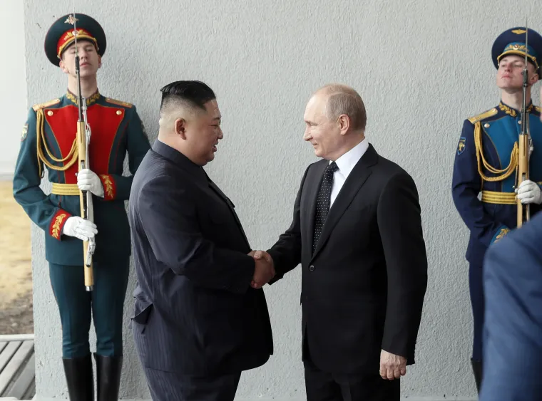 Vidno raspoloženi Putin poželio dobrodošlicu Kim Jong-Unu: 'Drago mi je vidjeti vas ovdje'
