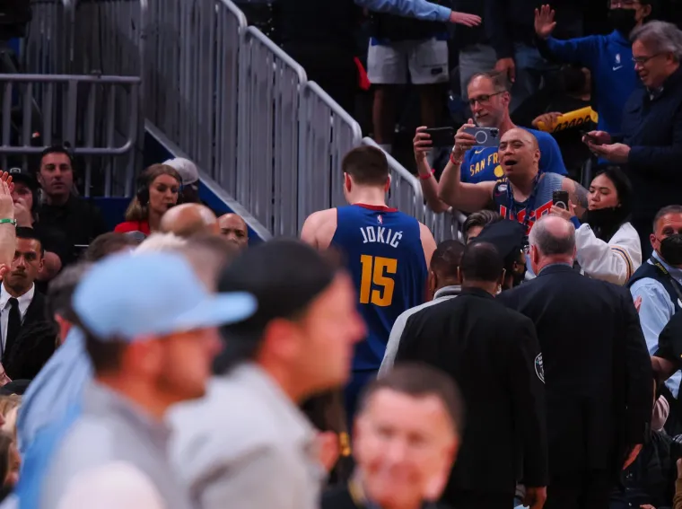Jokić nasjeo na opasnu provokaciju sina NBA legende pred očima sviju. Nije se dao dirati po guzici