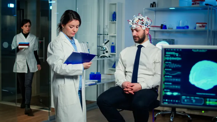 Svih osam sudionika koji su do kraja prošli testiranje prijavili su značajno poboljšanje u pamćenju, organizacijskim vještinama i sposobnostima multitaskinga. Neki ljudi potpuno su se riješili moždane magle, a drugi su izjavili da su povratili samopoštovanje. Dvoje pacijenata moralo je napustiti testiranje jer su imali nizak tlak i/ili vrtoglavicu.