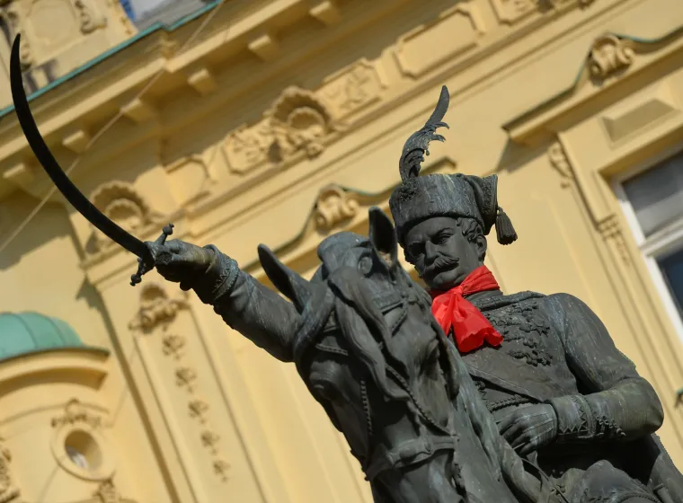 Ban Jelačić, Tesla, Radić i Šenoa s crvenim kravatama promoviraju domovinu kravate