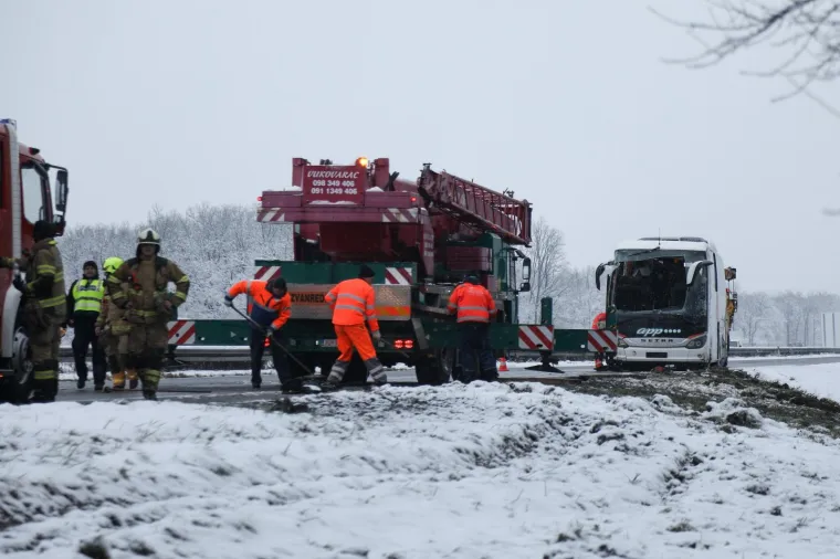 Autobus sletio s autoceste kod Jastrebarskog