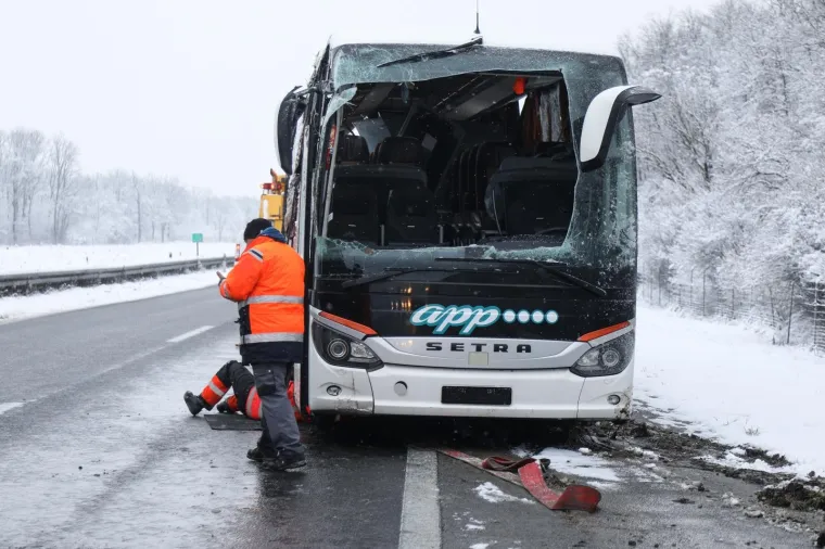 Autobus sletio s autoceste kod Jastrebarskog