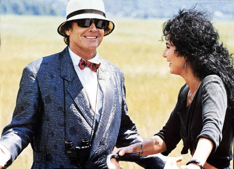 Njegova najduža veza trajala je 17 godina. Njegovo srce osvojila je glumica Angelica Huston, kćer filmskog redatelja Johna Hustona. No, veza je završila kad su novine objavile kako je Rebecca Broussard zatrudnila s njim. 