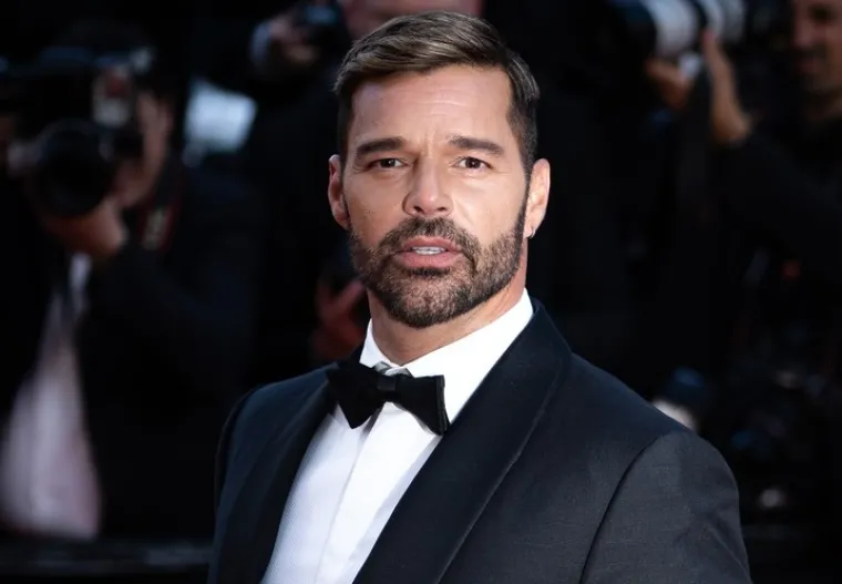Prije nego što je objavio da je gay, dugo se šuškalo po društvenim mrežama da se Ricky krije iza žena kako se ne bi saznalo za njegovu seksualnu orijentaciju. 