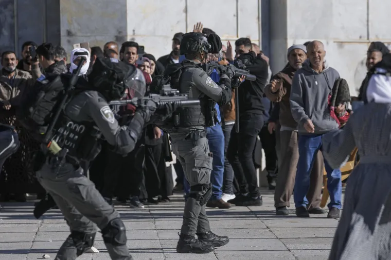 U sukobima kod džamije Al-Aksa ozlijeđeno 152 Palestinaca: 'Snage sigurnosti spremne su za bilo kakav scenarij'