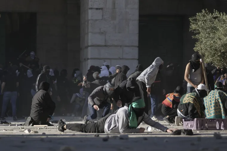 U sukobima kod džamije Al-Aksa ozlijeđeno 152 Palestinaca: 'Snage sigurnosti spremne su za bilo kakav scenarij'