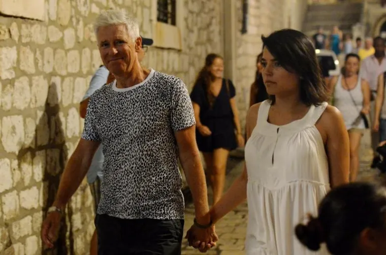 Gitarist The Edge i basist Adam Clayton sa svojim su suprugama posjetili Dubrovnik, prošetali Stradunom, večerali i razgledali znamenitosti.